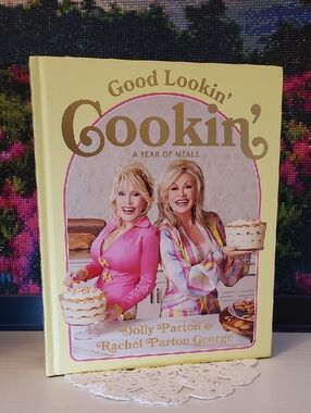 Good Lookin' Cookin' A Year Of Meals Cookbook by Dolly Parton